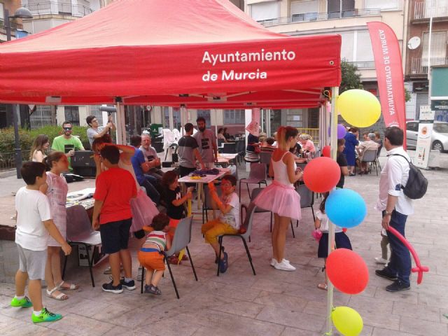 Caricaturas, juegos infantiles y talleres se han sumado esta tarde al proyecto ADN Urbano en Santa Eulalia - 3, Foto 3