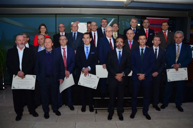 Los ingenieros técnicos industriales rinden homenaje a tres colegiados con 50 años de trayectoria profesional entregándoles las Insignias de Oro de la institución - 1, Foto 1
