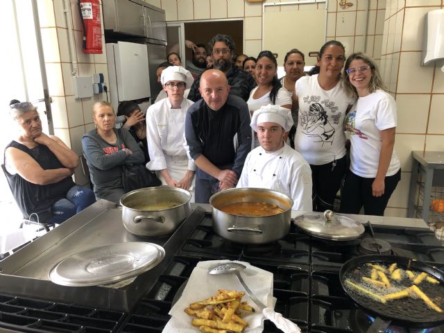 Más de 205 lorquinos residentes en los Barrios Altos se benefician de los cursos de empleabilidad, aspectos sociales y seguimiento educativo del Plan de Desarrollo Gitano 2019 - 2, Foto 2