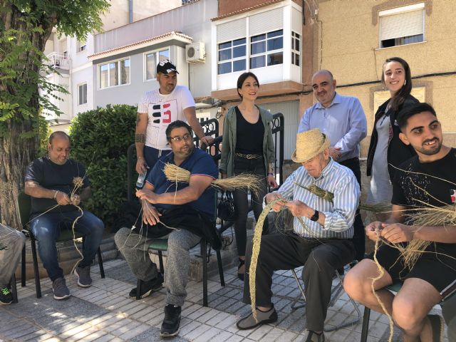 Más de 205 lorquinos residentes en los Barrios Altos se benefician de los cursos de empleabilidad, aspectos sociales y seguimiento educativo del Plan de Desarrollo Gitano 2019 - 3, Foto 3