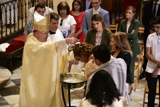 na“Que nada ni nadie os impida llegar a Dios”, Mons. Lorca a los adultos que recibieron ayer los sacramentos de iniciación cristiana - 1, Foto 1