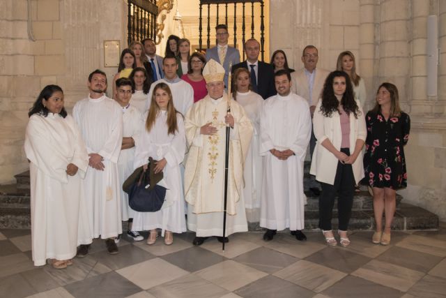 na“Que nada ni nadie os impida llegar a Dios”, Mons. Lorca a los adultos que recibieron ayer los sacramentos de iniciación cristiana - 2, Foto 2