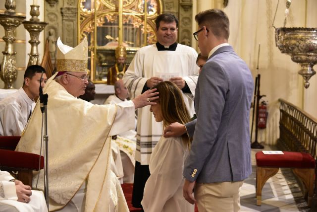 na“Que nada ni nadie os impida llegar a Dios”, Mons. Lorca a los adultos que recibieron ayer los sacramentos de iniciación cristiana - 3, Foto 3