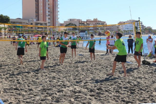 Más de 600 escolares disputan las finales escolares de mate, voley playa y fútbol8 en San Pedro del Pinatar - 2, Foto 2
