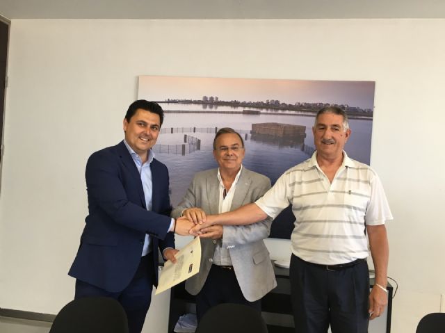 La consejería de Fomento y el Ayuntamiento de San Javier firman un convenio de apoyo a los taxistas de San Javier que recibirán una ayuda de 180.000 euros - 2, Foto 2