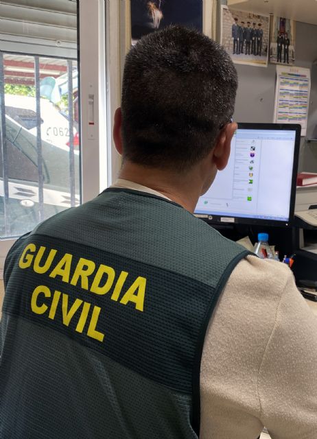 La Guardia Civil detiene a la empleada de una autoescuela por apropiarse de una gran suma de dinero - 1, Foto 1