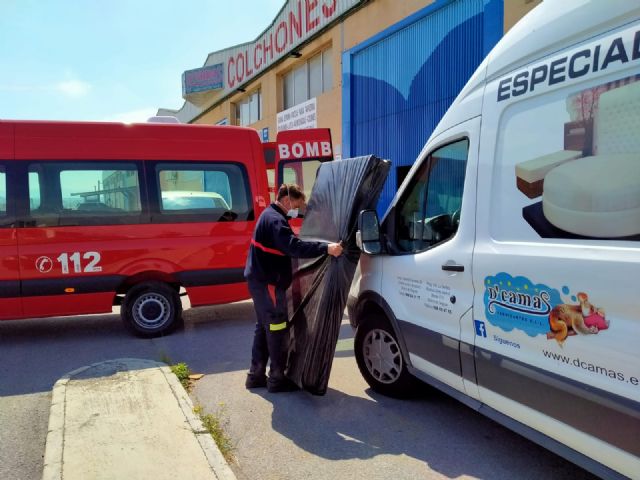 El Consorcio de Extinción de Incendios y Salvamento dona mobiliario a una vivienda de acogida - 1, Foto 1