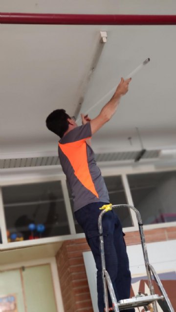 El Ayuntamiento sustituye a LED toda la iluminación de los dos colegios públicos de Alguazas - 1, Foto 1