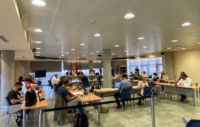 El Pleno del Ayuntamiento de Lorca aprueba por unanimidad suspender las nuevas licencias a bajos comerciales para uso de vivienda, salones de juego y lugares de culto - 1, Foto 1