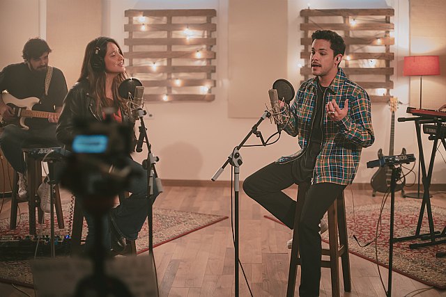 Fugaz se une a Georgina para relanzar su tema Quédate - 1, Foto 1