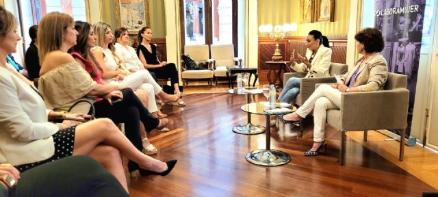 Valle Miguélez analiza la actualidad empresarial con las asociadas de Colabora Mujer - 1, Foto 1