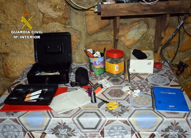 La Guardia Civil desarticula un grupo delictivo que dirigía un activo punto de venta de drogas en Totana - 3, Foto 3