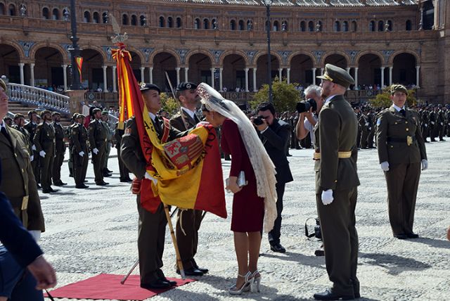 España. Sevilla . Calor ,color y famoso en la jura de Bandera para dos mil persona civiles en la Plaza de España de Sevilla - 5, Foto 5
