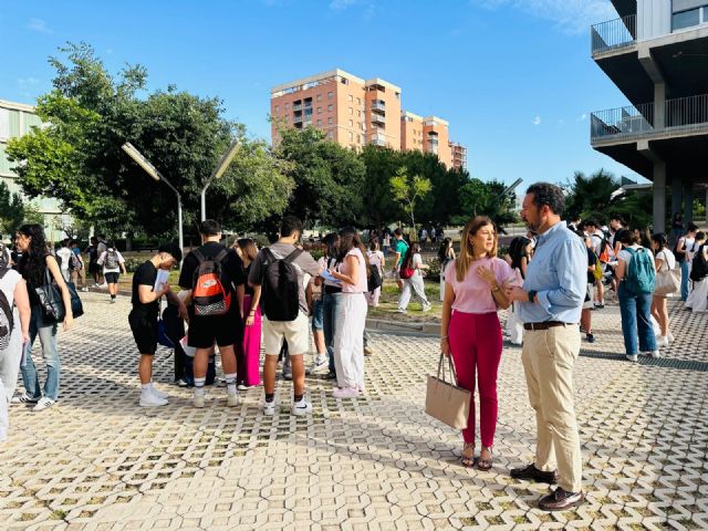 Cerca de un millar de estudiantes se dan cita en Lorca para realizar los exámenes de la PAU - 2, Foto 2