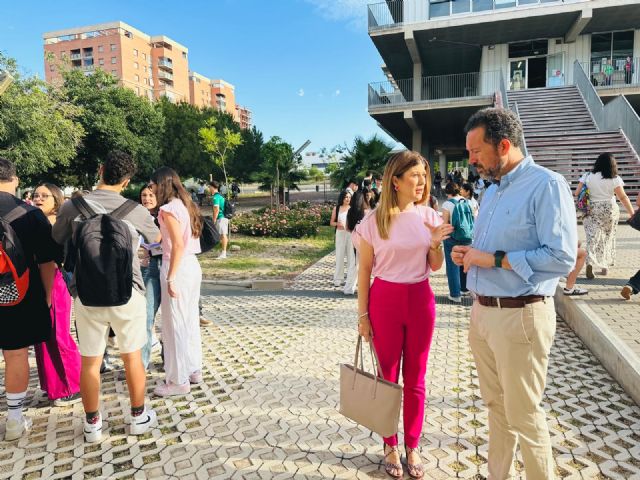 Cerca de un millar de estudiantes se dan cita en Lorca para realizar los exámenes de la PAU - 3, Foto 3