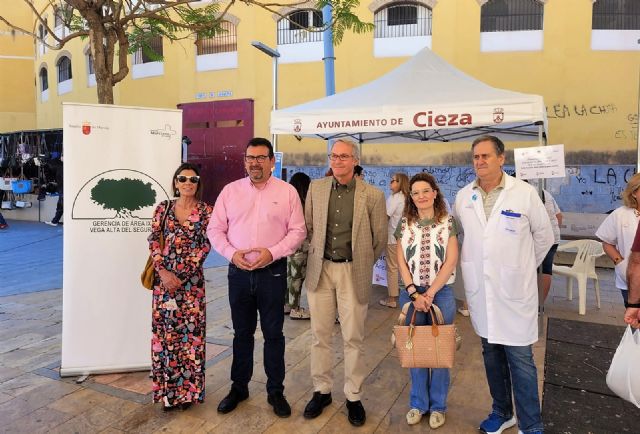 El Área IX de Salud participa en la segunda edición del mercadillo de la salud en Cieza para ofrecer consejos de cara al verano - 1, Foto 1
