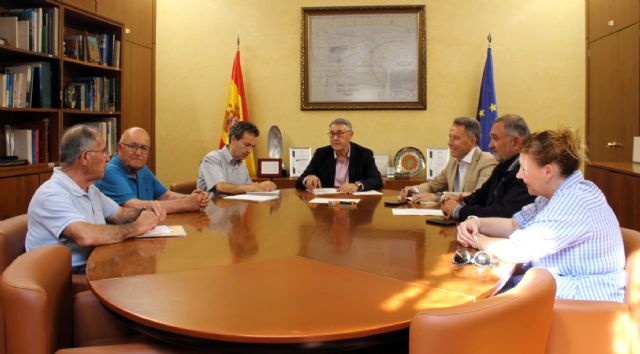 El presidente de la Confederación Hidrografica del Segura recibe al alcalde de Lorca acompañado por representantes vecinales de El Campillo - 1, Foto 1