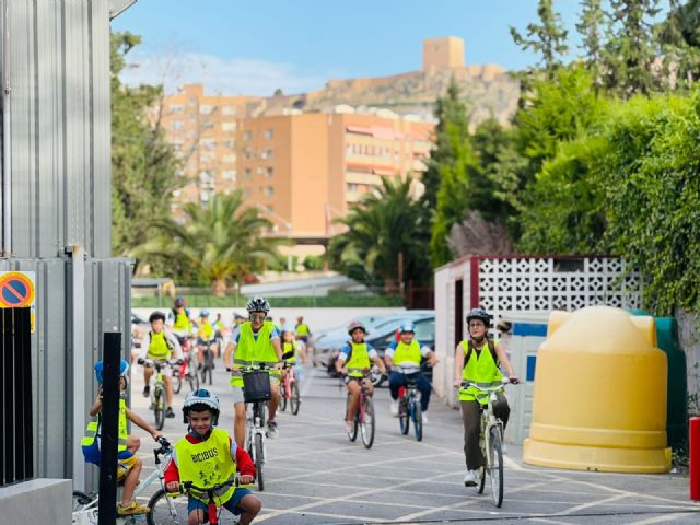 Más de 300 niños de cinco centros educativos de Lorca convierten la bicicleta en su medio de transporte para ir al cole - 1, Foto 1