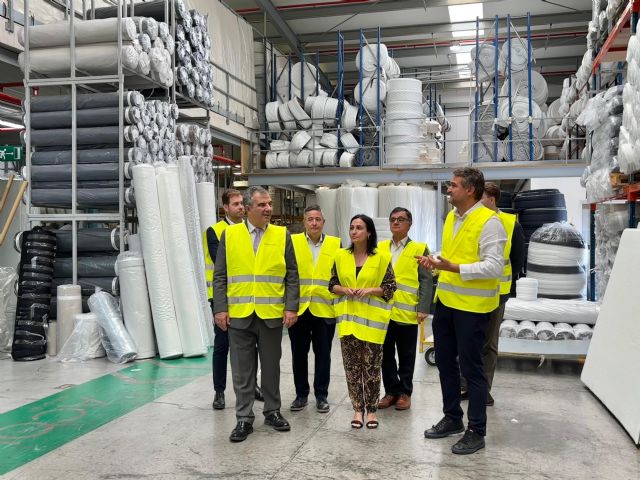 El Gobierno regional traslada a los empresarios del mueble y la madera las mejoras en posicionamiento internacional, captación de inversiones y aumento de las exportaciones previstas en el Plan Industrial - 2, Foto 2