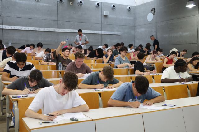 García Lorca, Miguel Hernández y la adicción a las redes sociales en el primer examen de la PAU en la Región de Murcia - 2, Foto 2