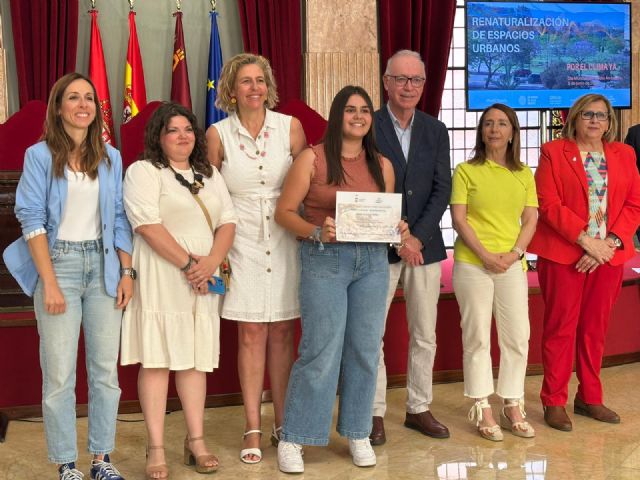 El Ayuntamiento reconoce la implicación ambiental de los centros educativos del municipio - 2, Foto 2