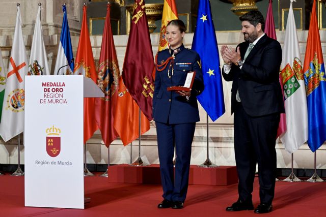 López Miras entrega a la princesa Leonor la Medalla de Oro de la Región de Murcia: Ésta será siempre vuestra casa - 2, Foto 2