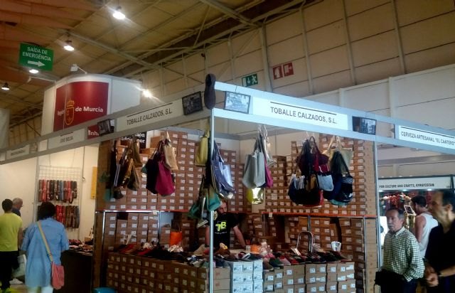 El Info lleva calzado, cerveza, bolsos, joyas y complementos artesanos a la feria  de Lisboa - 1, Foto 1