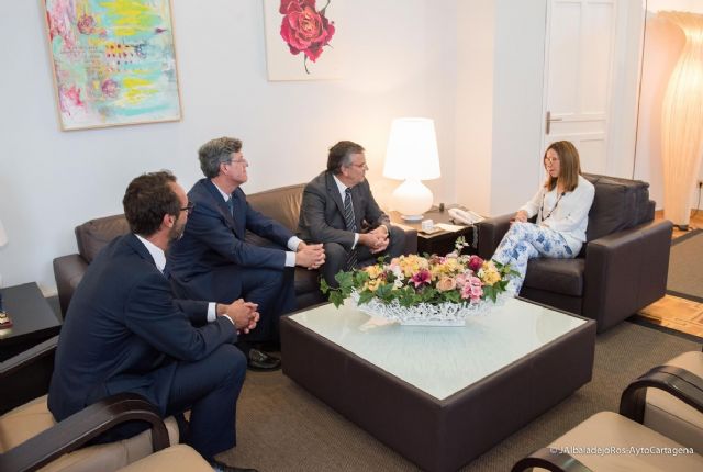 La alcaldesa recibe al nuevo director de la refinería de Repsol en Escombreras - 1, Foto 1