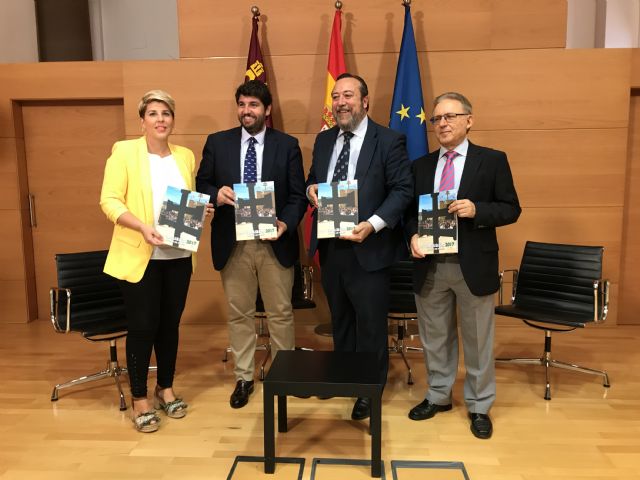 El ´Anuario´ que edita el Colegio de Periodistas destaca la gran afluencia de peregrinos que visitaron Caravaca en el Año Jubilar - 1, Foto 1