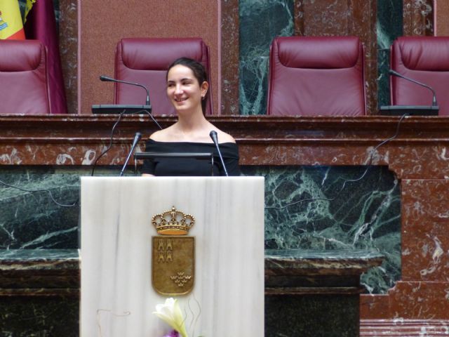 Alberto Castillo recibe a Sara Frutos, la estudiante que ha logrado la mejor nota regional de la EBAU - 2, Foto 2