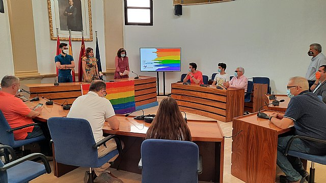 Las asociaciones juveniles de Alcantarillan leen el manifiesto para conmemorar el Día del Orgullo LGTBI - 1, Foto 1