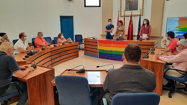 Las asociaciones juveniles de Alcantarillan leen el manifiesto para conmemorar el Día del Orgullo LGTBI - 2, Foto 2