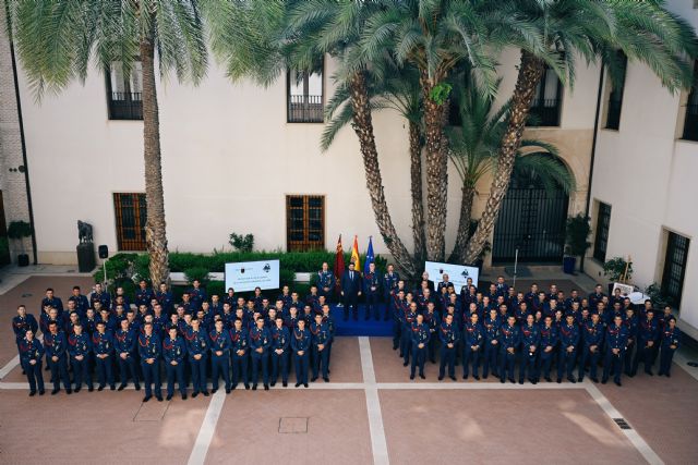 Fernando traslada su enhorabuena a los alumnos que han concluido su formación en la Academia General del Aire - 1, Foto 1