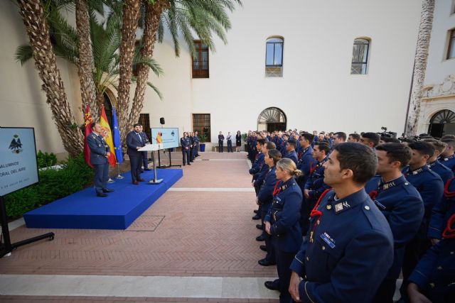 Fernando traslada su enhorabuena a los alumnos que han concluido su formación en la Academia General del Aire - 3, Foto 3