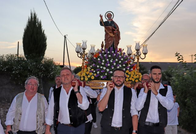 El barrio de San Pedro concluye sus fiestas patronales con la tradicional procesión - 4, Foto 4