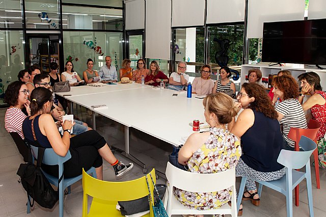 La Biblioteca Regional oferta la próxima temporada en los clubes de lectura autores de la Región, literatura rural e italiana y para público infantil - 1, Foto 1