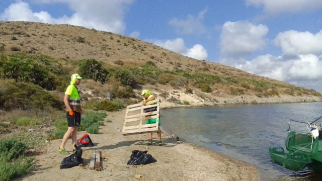 El Gobierno regional exige a Capitanía Marítima que incremente la vigilancia que evite el fondeo ilegal en el entorno de la Isla del Ciervo - 1, Foto 1