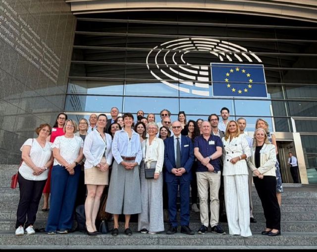 Exponen el programa de vacunaci�n escolar de la Regi�n de Murcia en el Parlamento Europeo, Foto 2