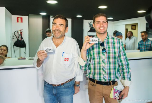 El alcalde y el edil de Deportes dan ejemplo renovando sus abonos del Efesé y el Plásticos Romero - 2, Foto 2