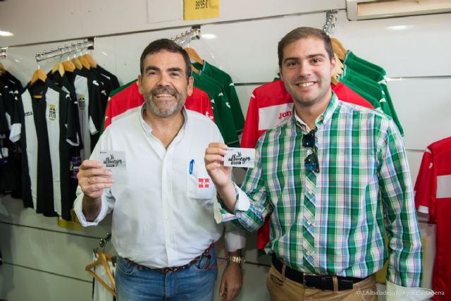 El alcalde y el edil de Deportes dan ejemplo renovando sus abonos del Efesé y el Plásticos Romero - 4, Foto 4