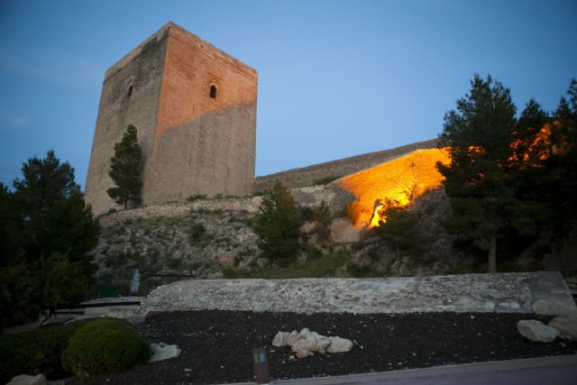 El Castillo de Lorca amplia su horario de apertura y se llena de actividades y visitas guiadas para que lorquinos y turistas puedan disfrutar de este lugar durante el mes de agosto - 1, Foto 1