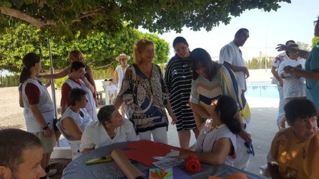 Visitan la residencia de verano dónde los usuarios de Asprodes disfrutan sus vacaciones - 1, Foto 1