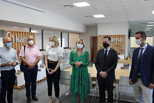 La consejera de empresas e industria se reunió con CALZIA para escuchar al sector y preparar su recuperación tras el COVID - 2, Foto 2