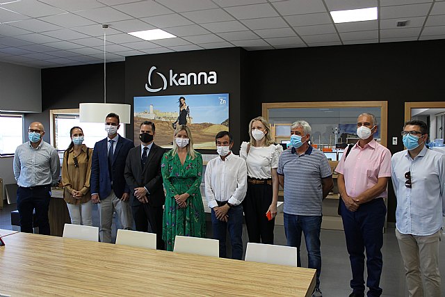 La consejera de empresas e industria se reunió con CALZIA para escuchar al sector y preparar su recuperación tras el COVID - 3, Foto 3