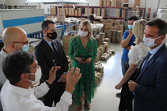 La consejera de empresas e industria se reunió con CALZIA para escuchar al sector y preparar su recuperación tras el COVID - 5, Foto 5