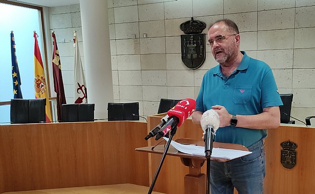 El alcalde reitera su contrariedad y enfado a raíz de los métodos empleados por Adif ante la decisión de licitar la conexión eléctrica para el AVE en Totana, Foto 1