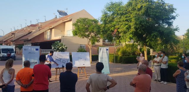 Los vecinos de la zona aportan sus propuestas al proyecto de remodelación de la Plaza Montcada i Reixac - 1, Foto 1