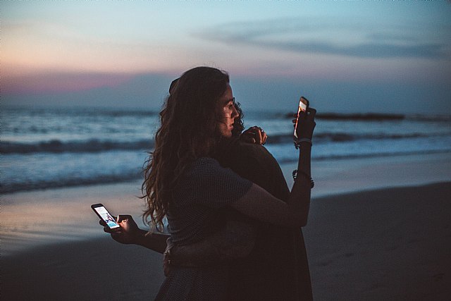 El 87% de los espanoles considera el móvil como un objeto imprescindible en vacaciones - 1, Foto 1