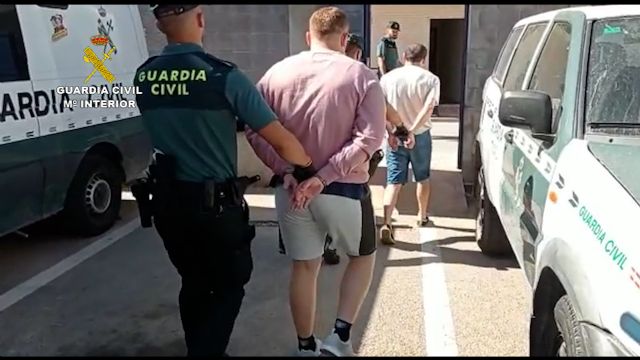 La Guardia Civil ha detenido a dos personas especializados en robar en viviendas usando cu&ntilde;as de plástico como se&ntilde;uelos - 5, Foto 5
