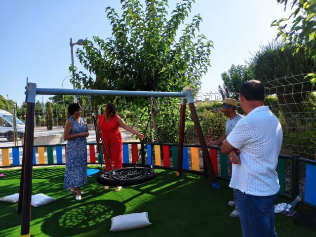 La alcaldesa visita el fin de las obras de mejora en las zonas infantiles de juego del parque Reina Sofía de Puerto Lumbreras - 2, Foto 2